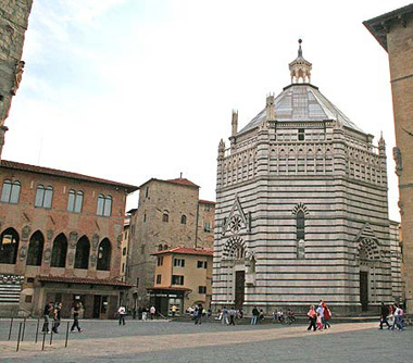 Piazza del Duomo (Battistero)