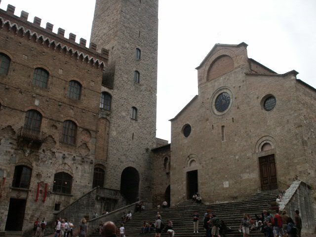Pizaa del Duomo et la Collegiale Santa Maria Assunta