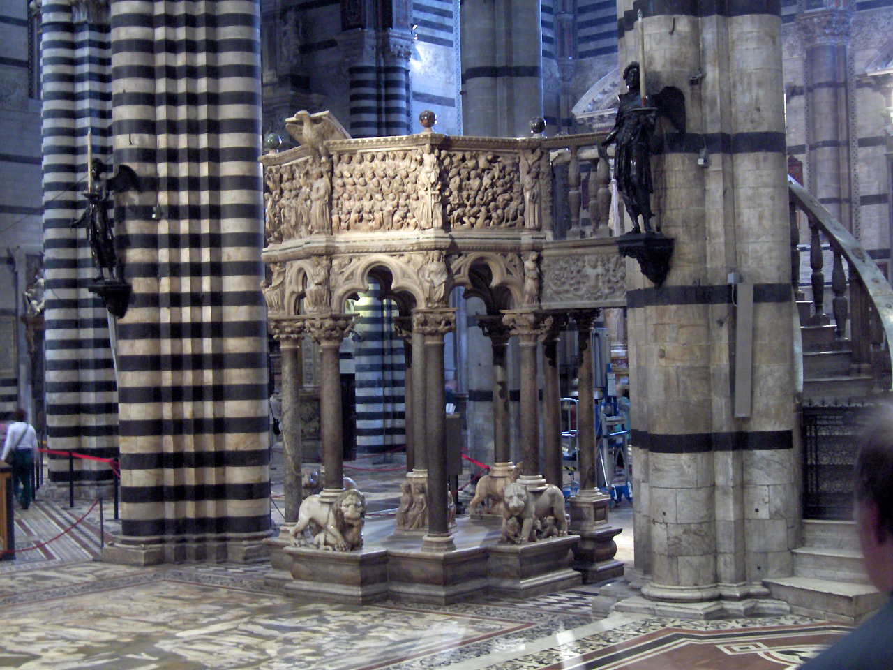 Tabernacel en bronze de la cathédrale
