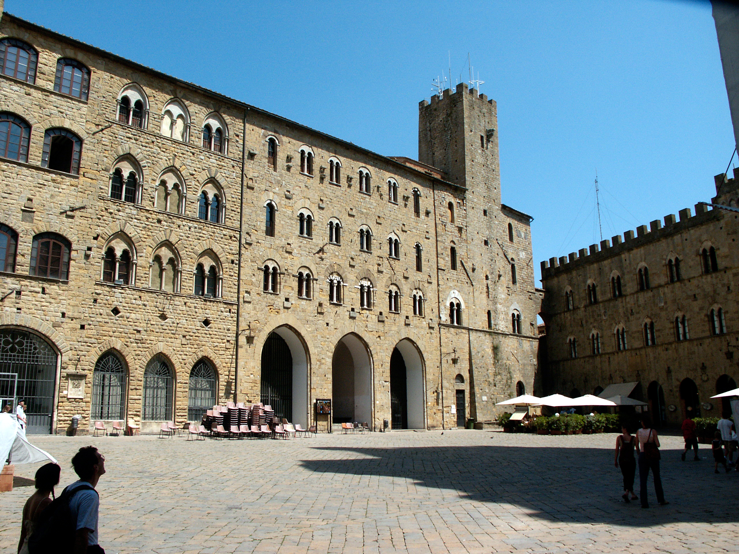 Piazza dei priori (place des prieurs)